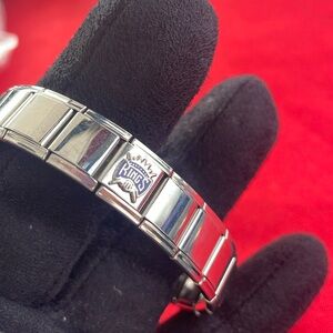 Exactly what you see in the pictures